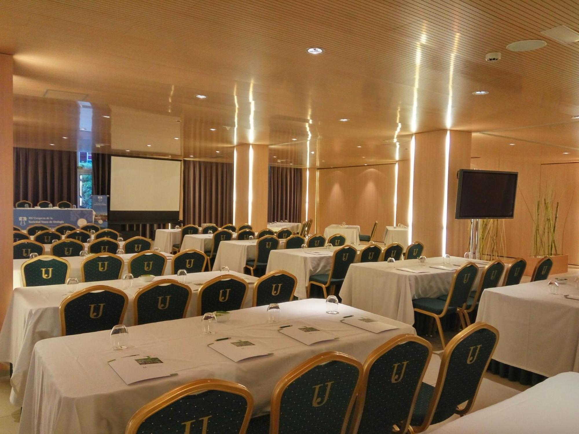 Hotel Jardines De Uleta Suites Vitoria-Gasteiz Dış mekan fotoğraf