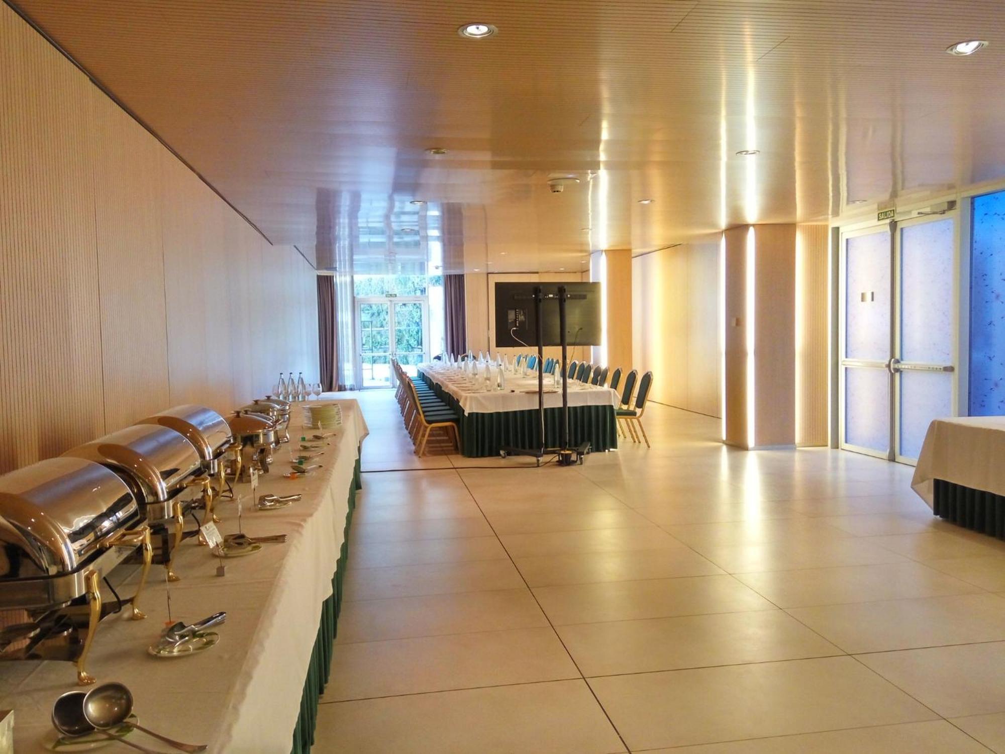 Hotel Jardines De Uleta Suites Vitoria-Gasteiz Dış mekan fotoğraf