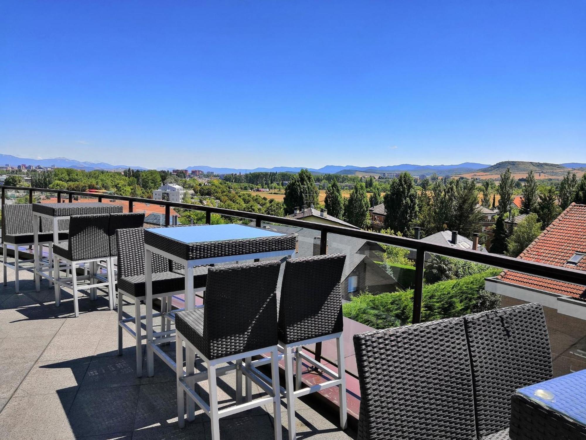 Hotel Jardines De Uleta Suites Vitoria-Gasteiz Dış mekan fotoğraf