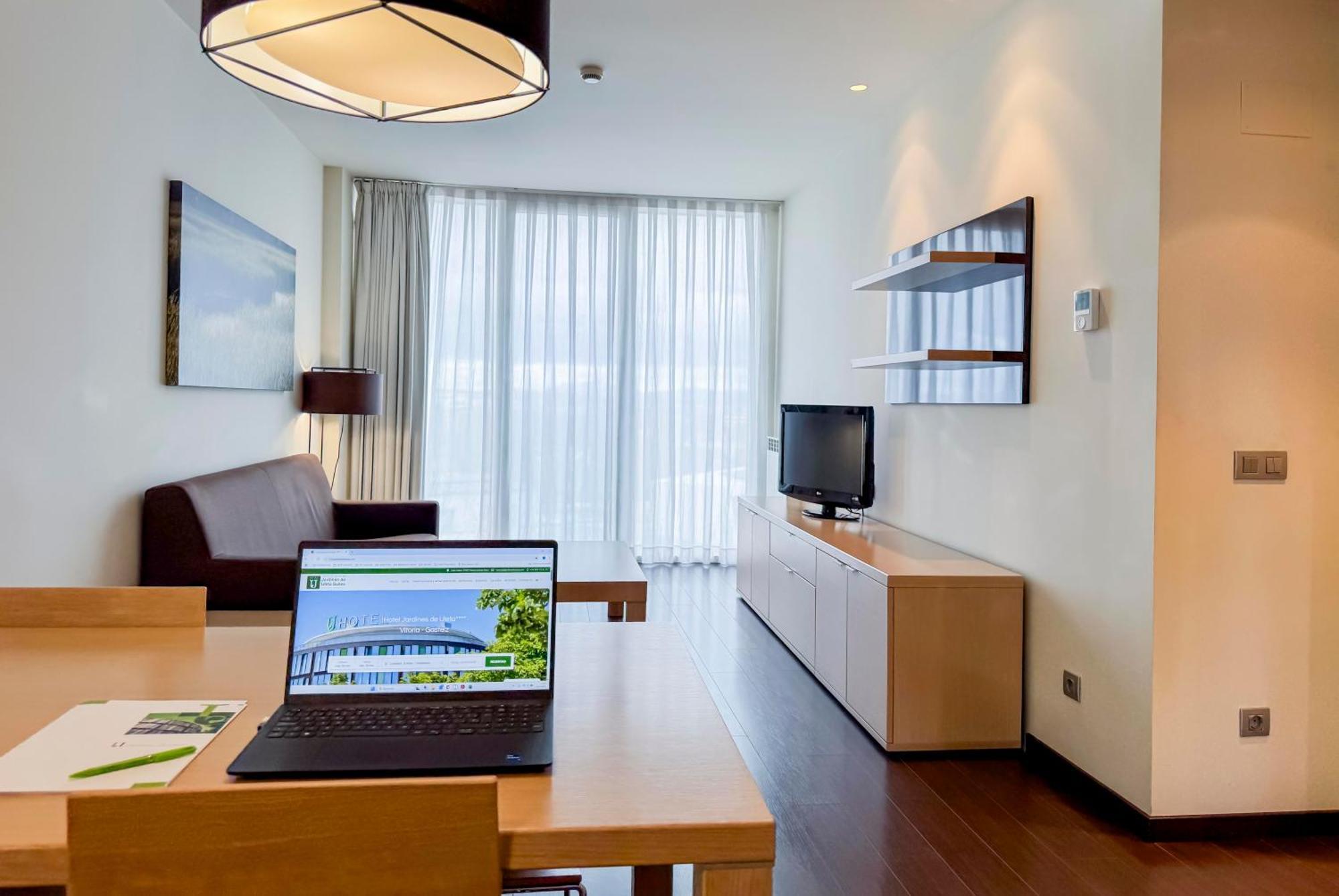 Hotel Jardines De Uleta Suites Vitoria-Gasteiz Dış mekan fotoğraf