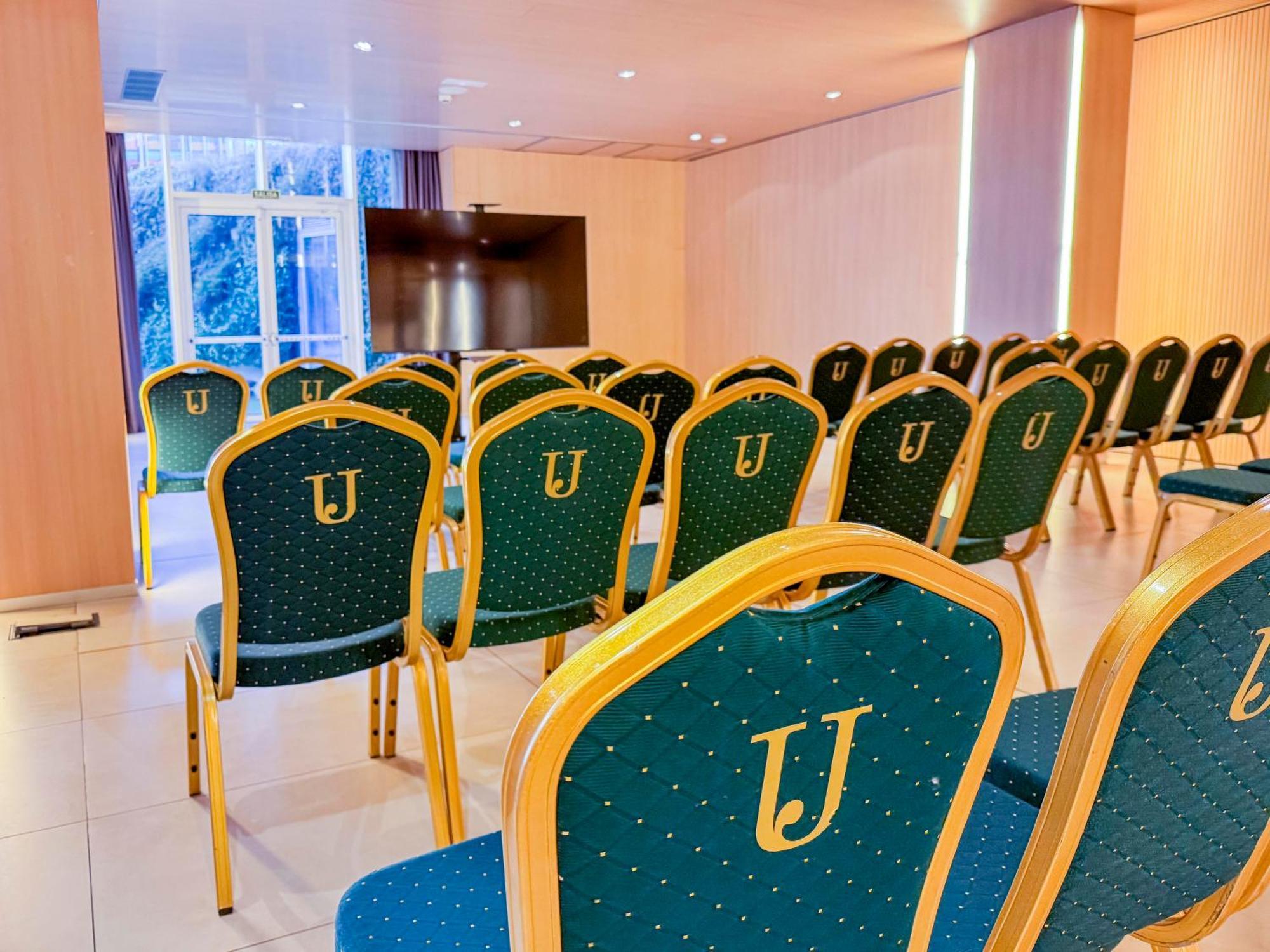 Hotel Jardines De Uleta Suites Vitoria-Gasteiz Dış mekan fotoğraf