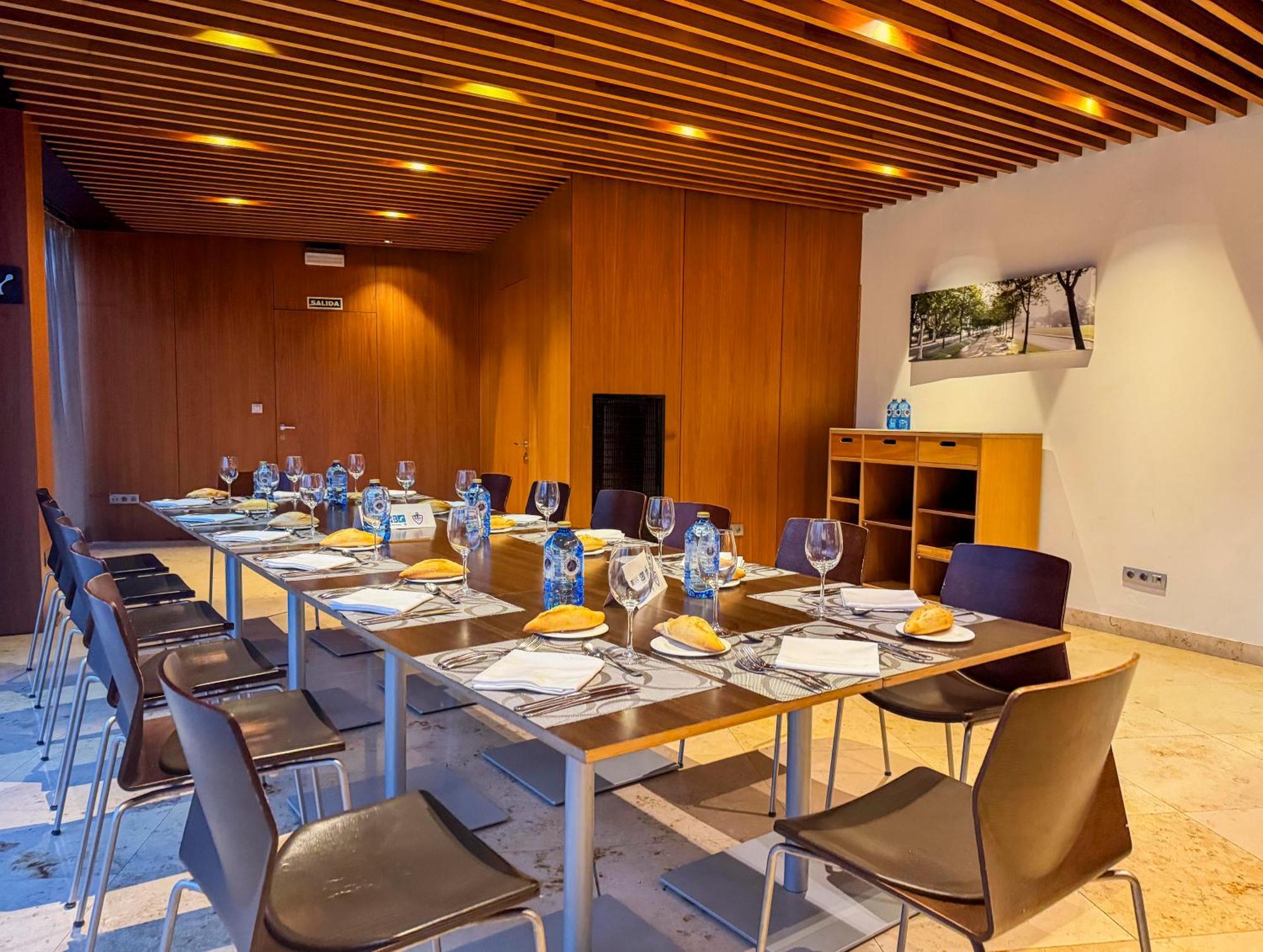 Hotel Jardines De Uleta Suites Vitoria-Gasteiz Dış mekan fotoğraf
