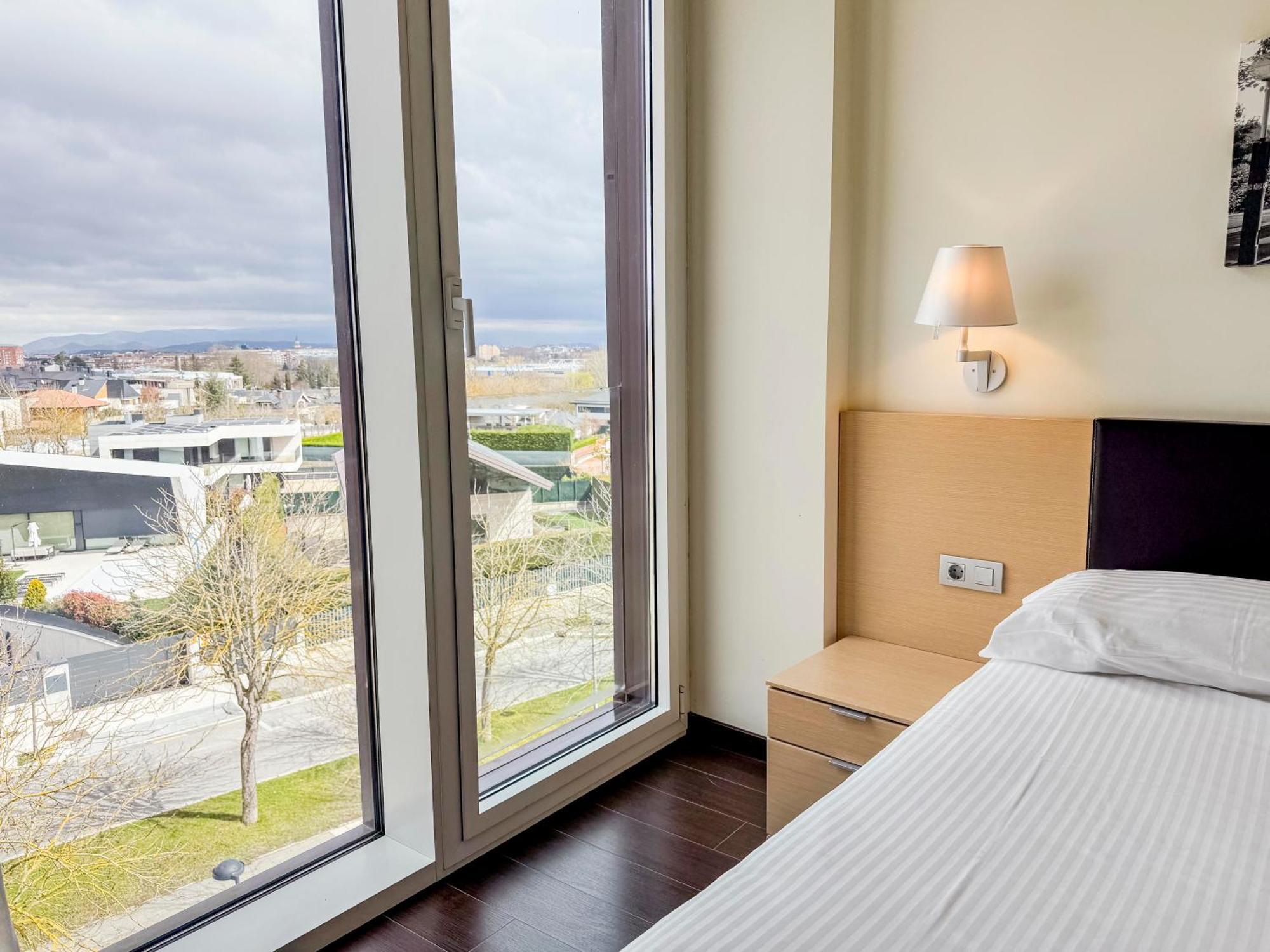 Hotel Jardines De Uleta Suites Vitoria-Gasteiz Dış mekan fotoğraf