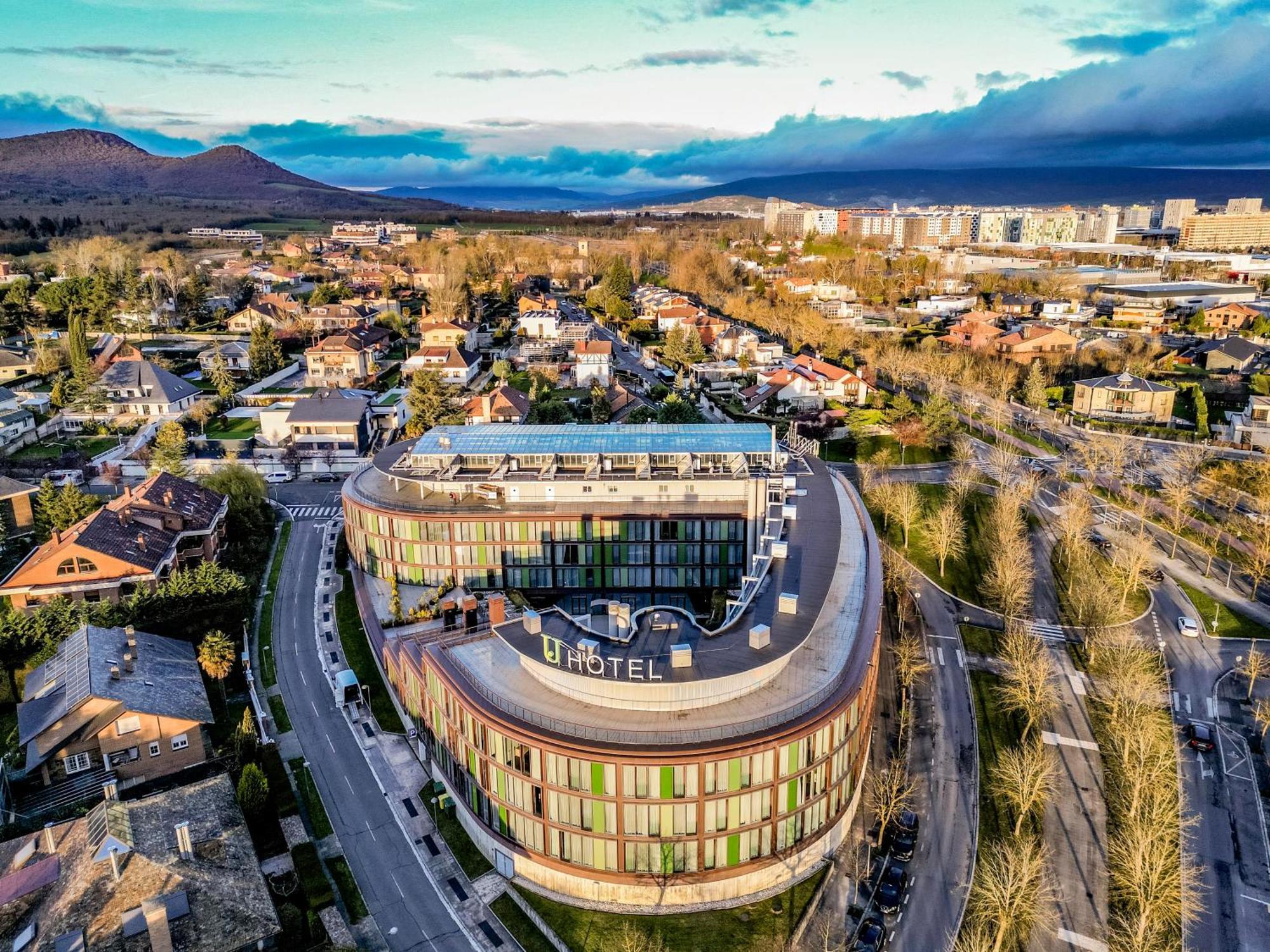 Hotel Jardines De Uleta Suites Vitoria-Gasteiz Dış mekan fotoğraf